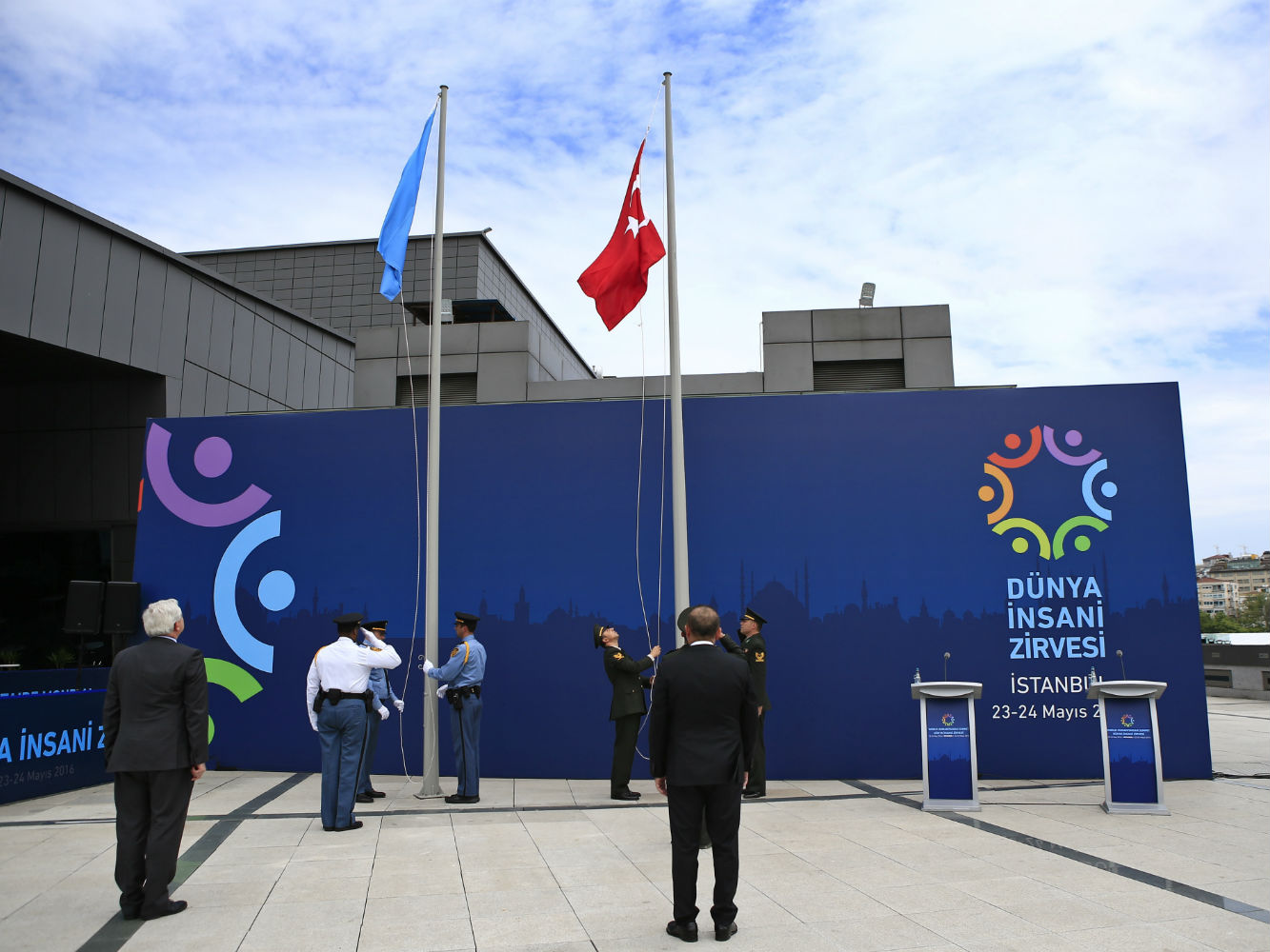 Birleşmiş Milletler'in düzenlediği Dünya İnsani Zirvesi, Türkiye'nin ev sahipliğinde bugün İstanbul'da başlıyor.