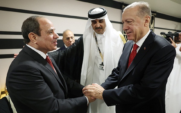 Cumhurbaşkanı Recep Tayyip Erdoğan Katar Emiri Şeyh Temim bin Hamad El Sani nin davetiyle 2022 FIFA Dünya Kupasının açılışına katılmak üzere Katar a gitti.