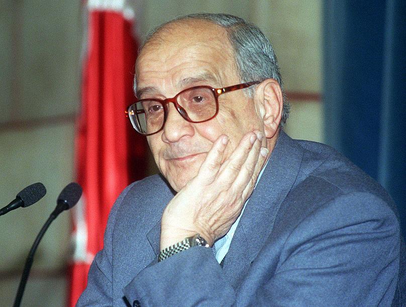 Eski Dışişleri Bakanı Prof. Dr. Mümtaz Soysal 90 yaşında hayatını kaybetti.