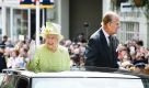 İngiltere Kraliçesi II. Elizabeth’in 90. yaşı başkentte düzenlenen ihtişamlı törenlerle kutlandı.