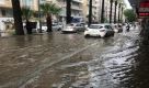 İzmir de yağmur hayatı felç etti.